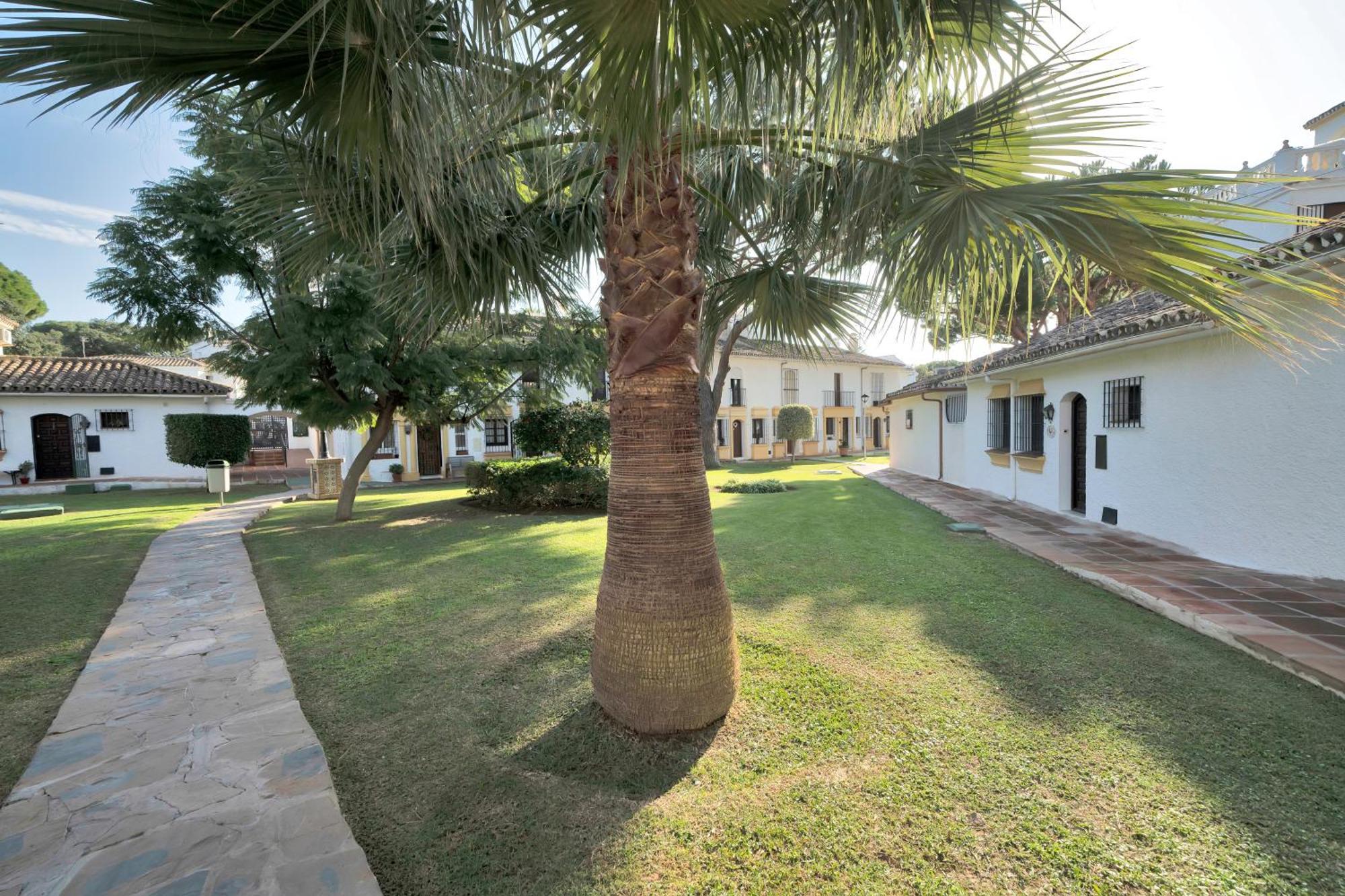 Bonita Casa Adosada En Esquina Marbella Bagian luar foto